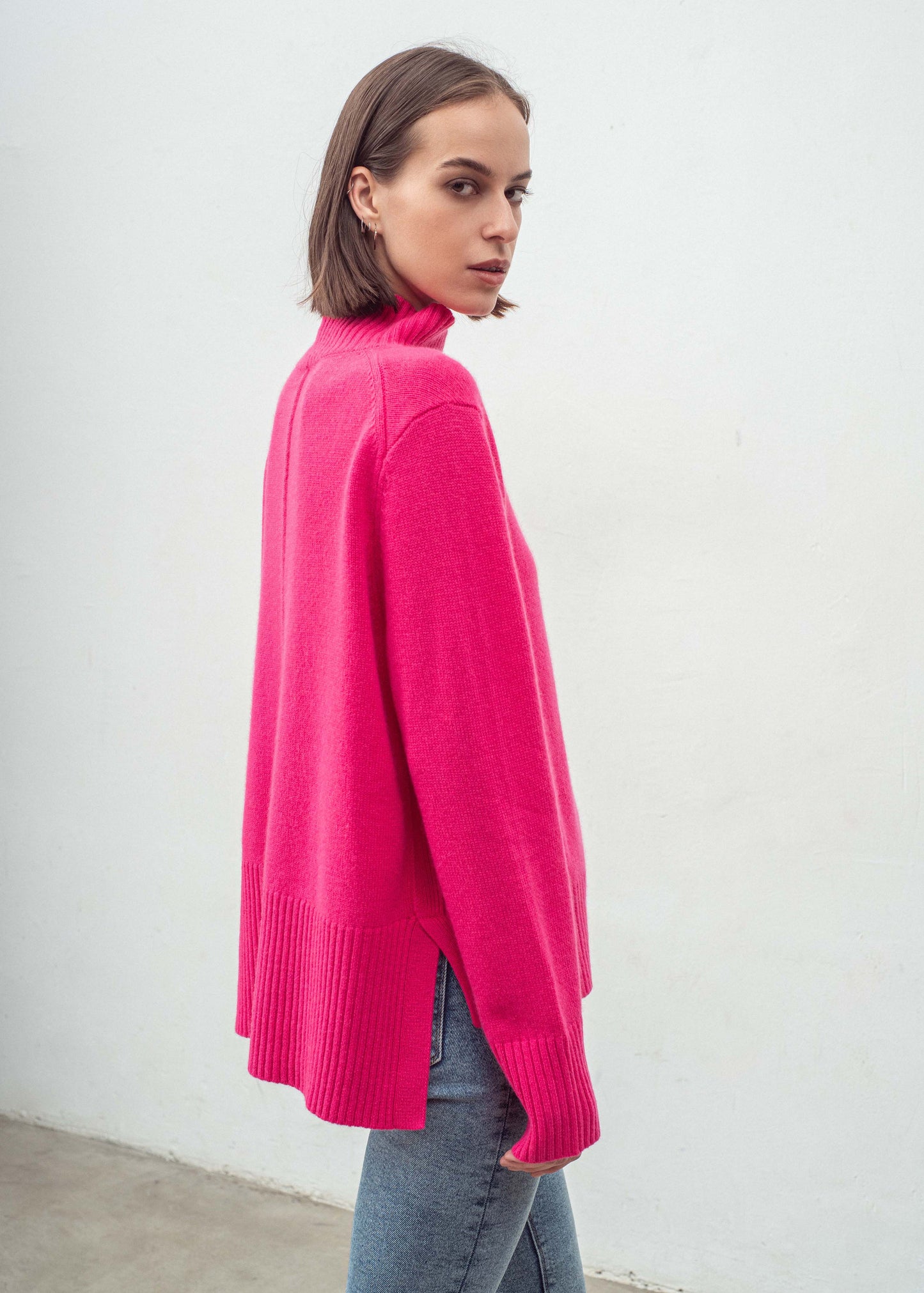 Aleger Cashmere blend jumper in hot pink side angle