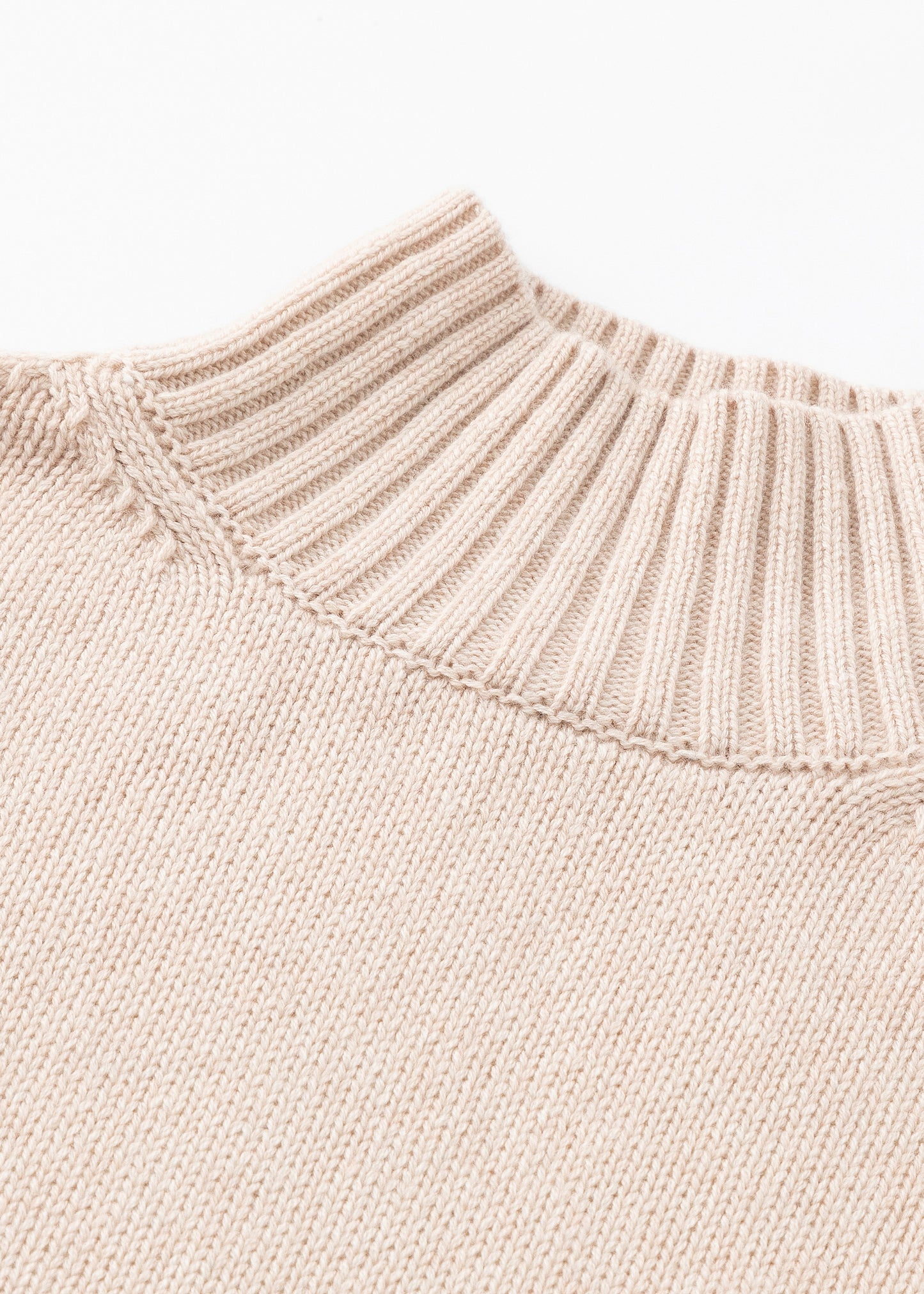 Aleger cashmere jumper N.325 in shell beige neck detail