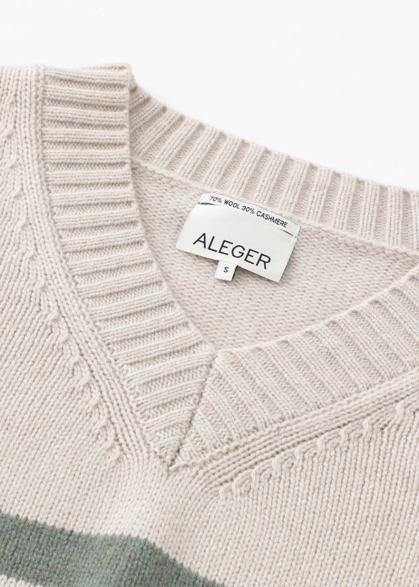 Aleger cashmere jumper – v-neck in woodland stripe neck detail