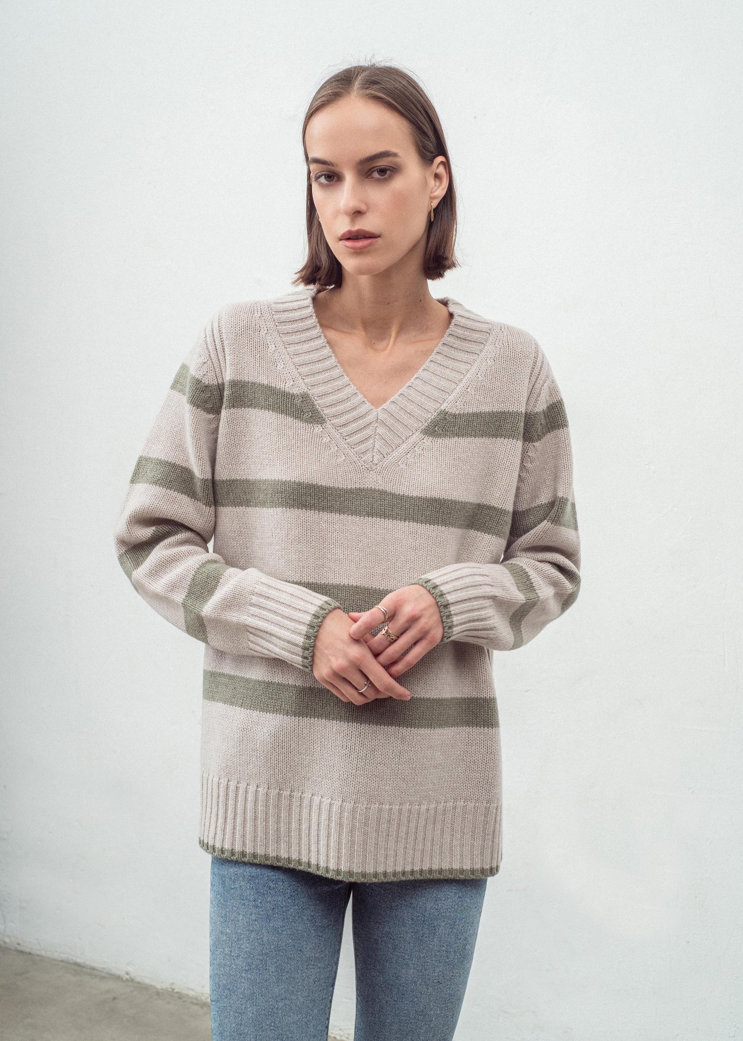Aleger cashmere jumper – v-neck in woodland stripe image 2