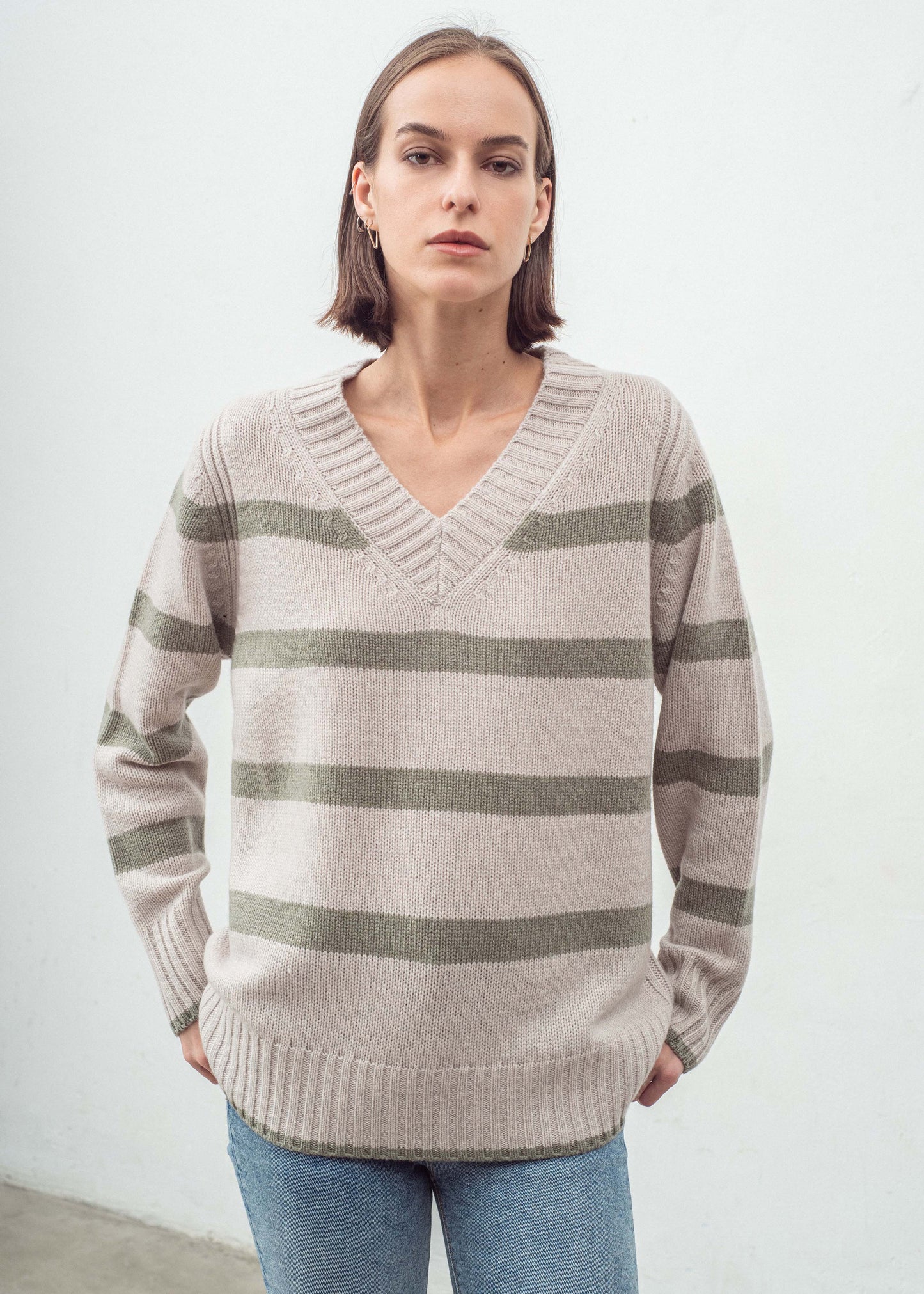 Aleger cashmere jumper – v-neck in woodland stripe