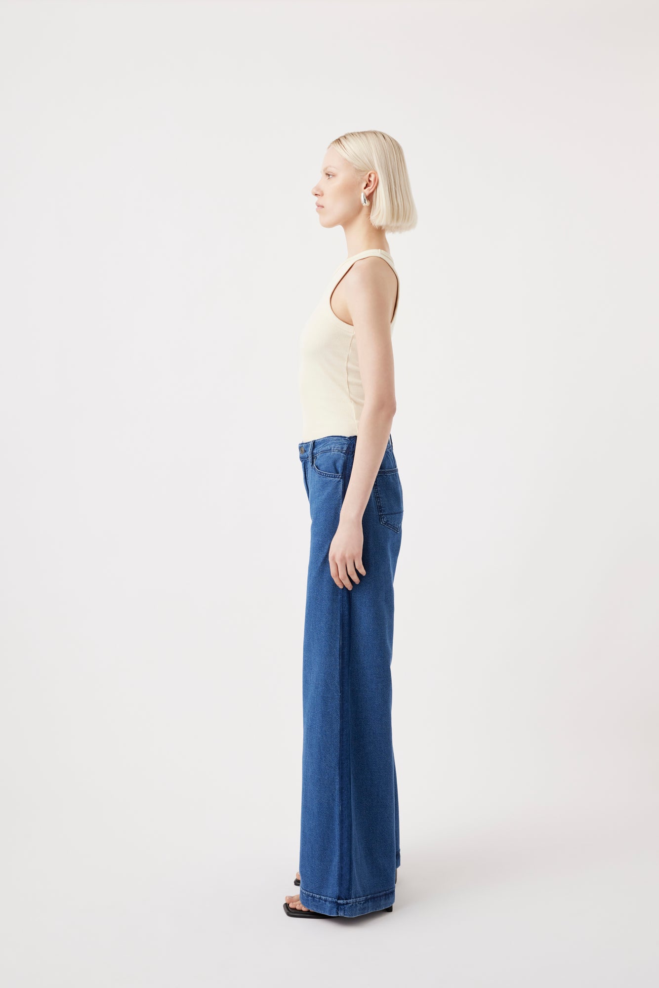 Outland denim Leigh pants side image