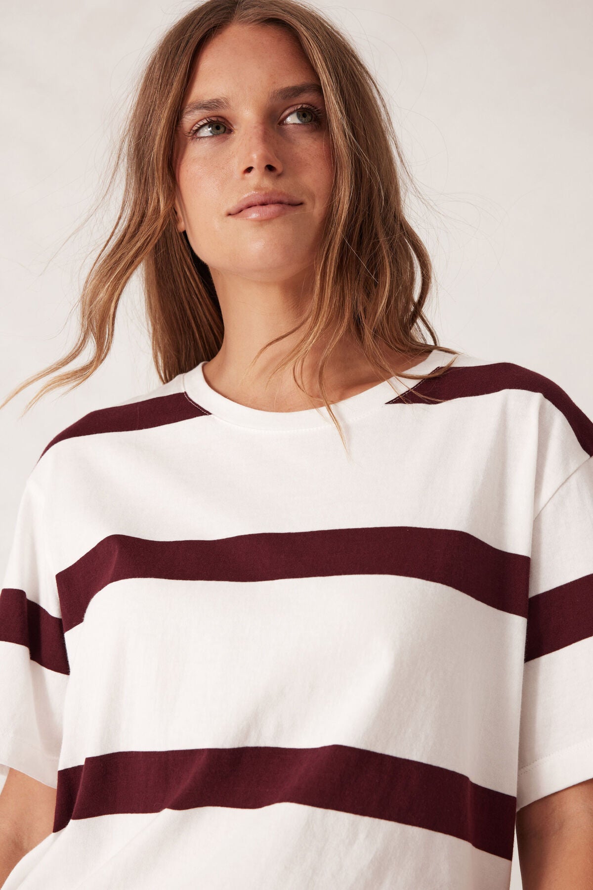 Stevie Slouchy Tee – vanilla/burgundy stripe