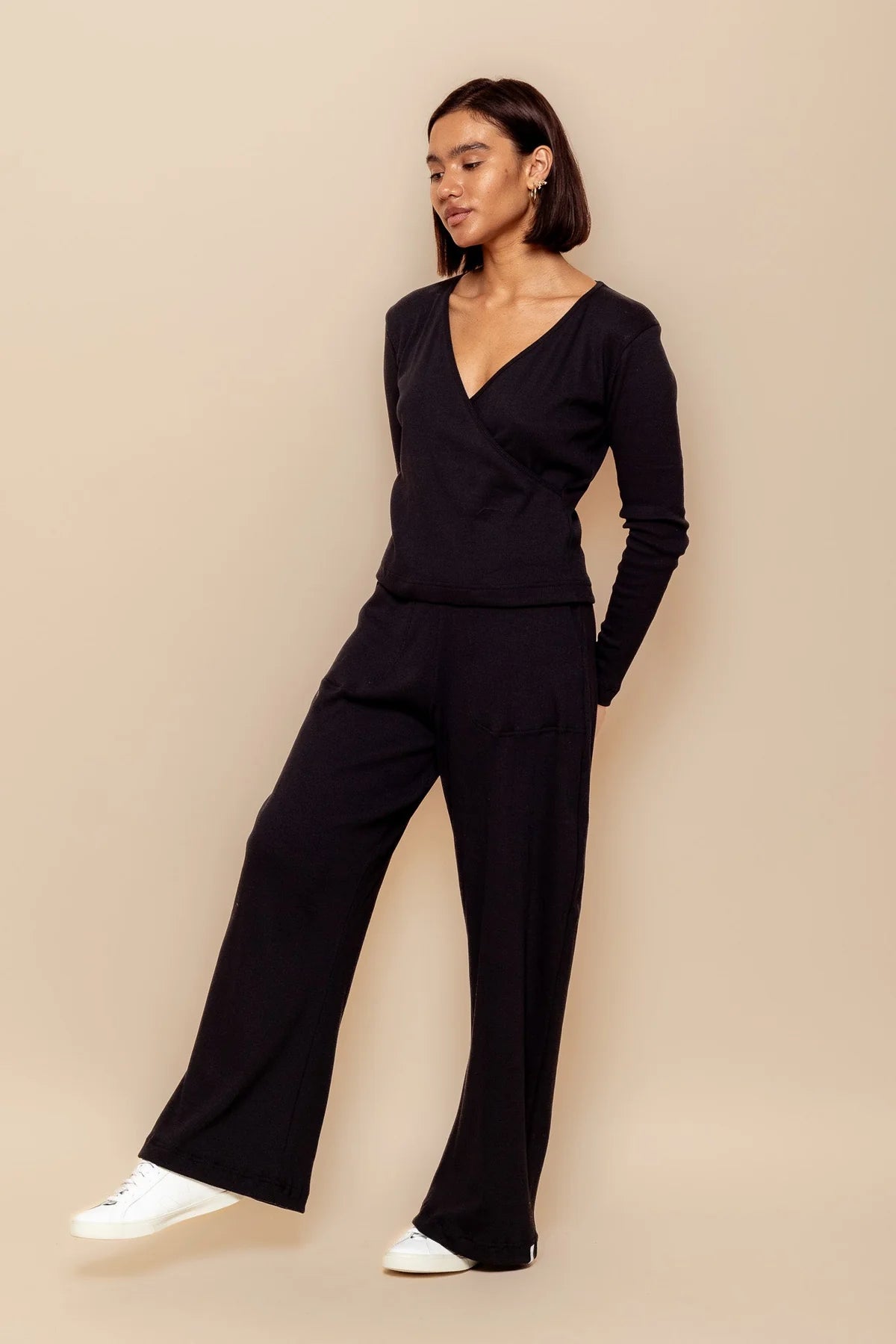 DK Active premonition pant black leg out