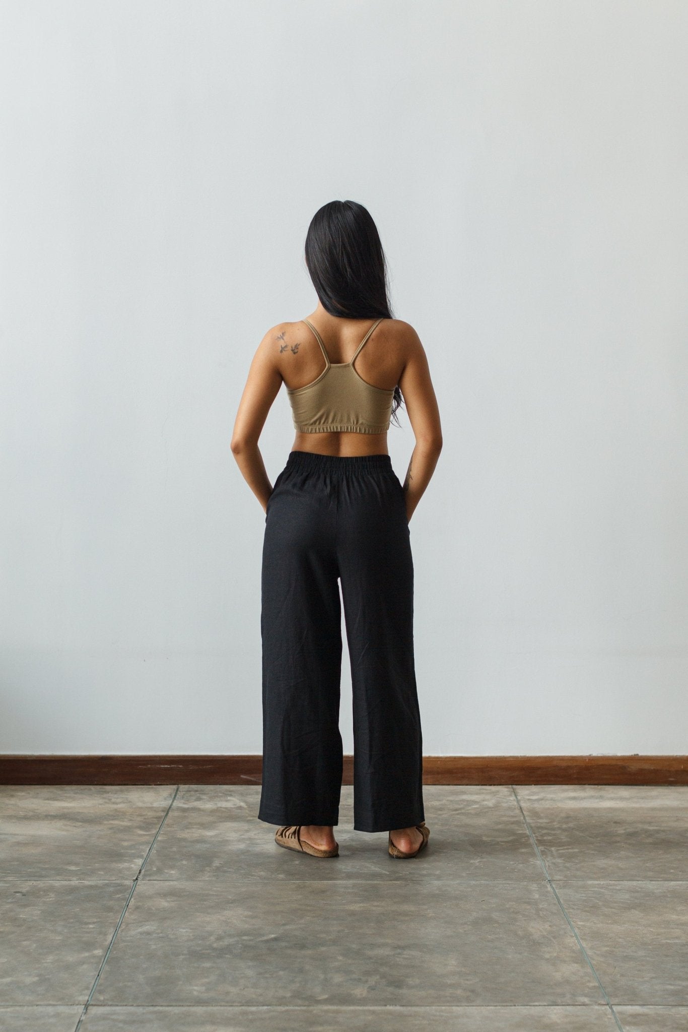 Dorsu wide leg linen pants in black back view