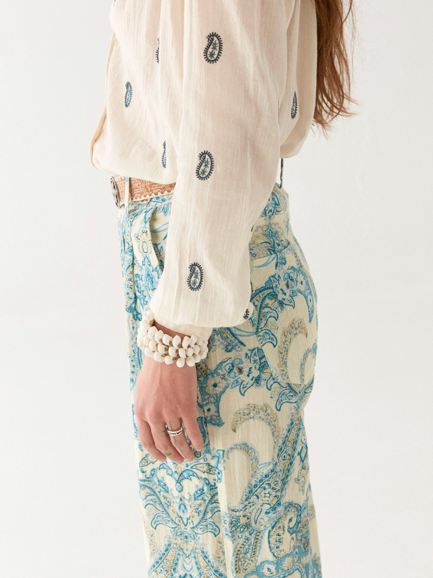 Maison Hotel Dylan Blouse in ivory side on sleeve
