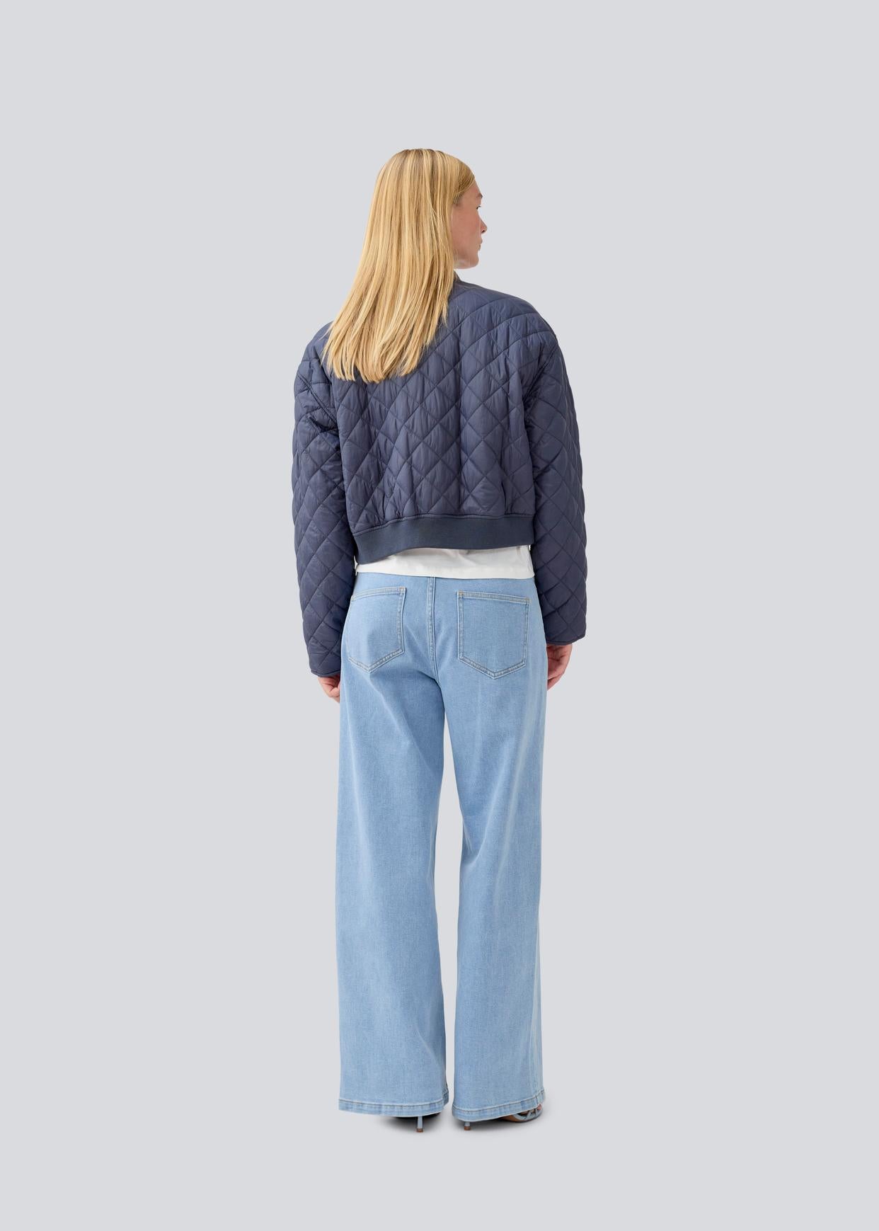 Modstrom Hank MD Jacket – Ombre Blue on model back shot