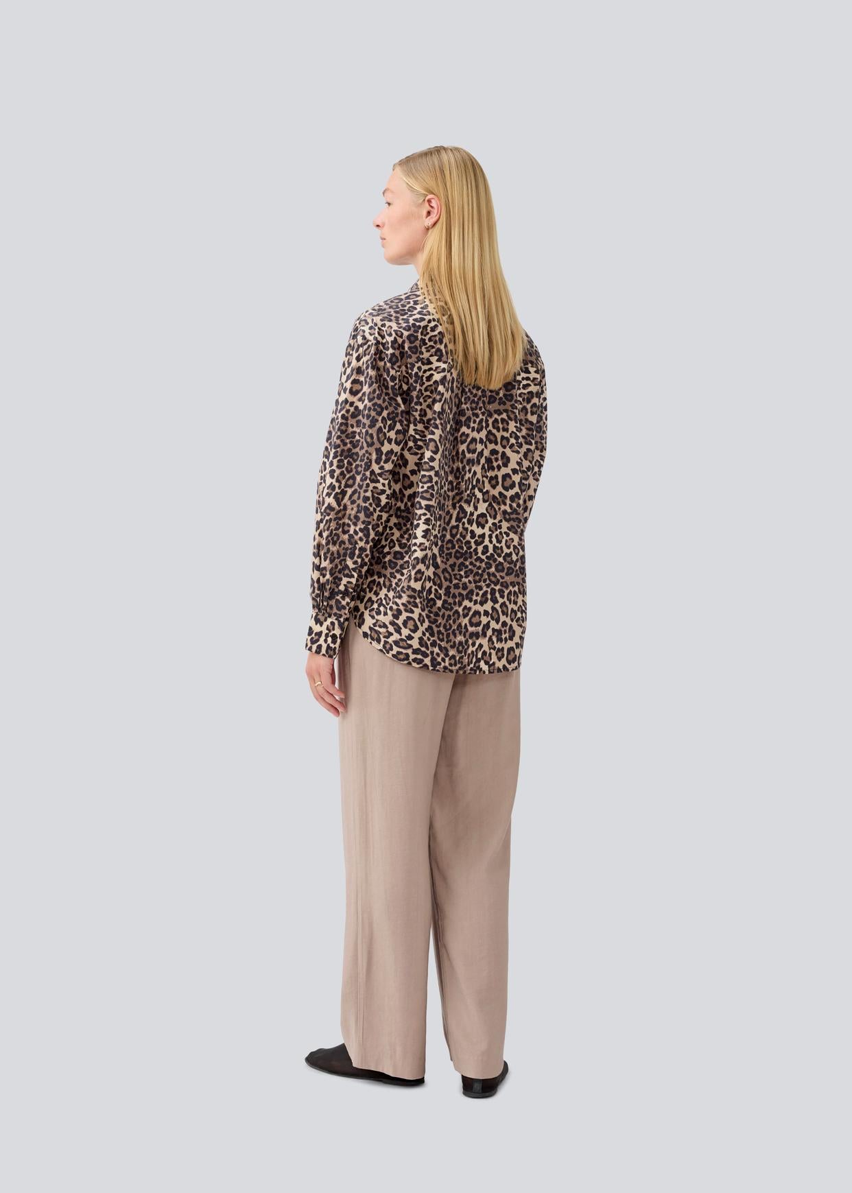 Modstrom Mood MD Leopard Print Shirt on model back shot