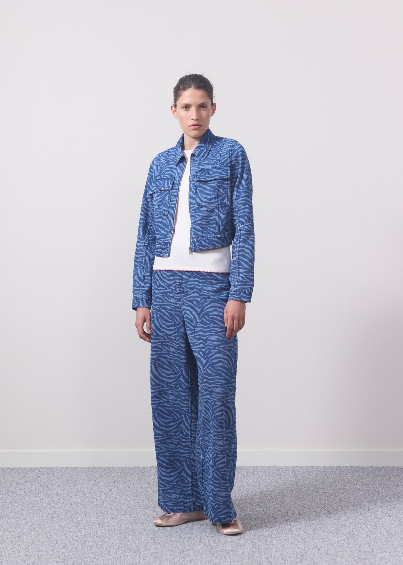 Modstrom Mase MD Jacket – Blue Zebra model front shot