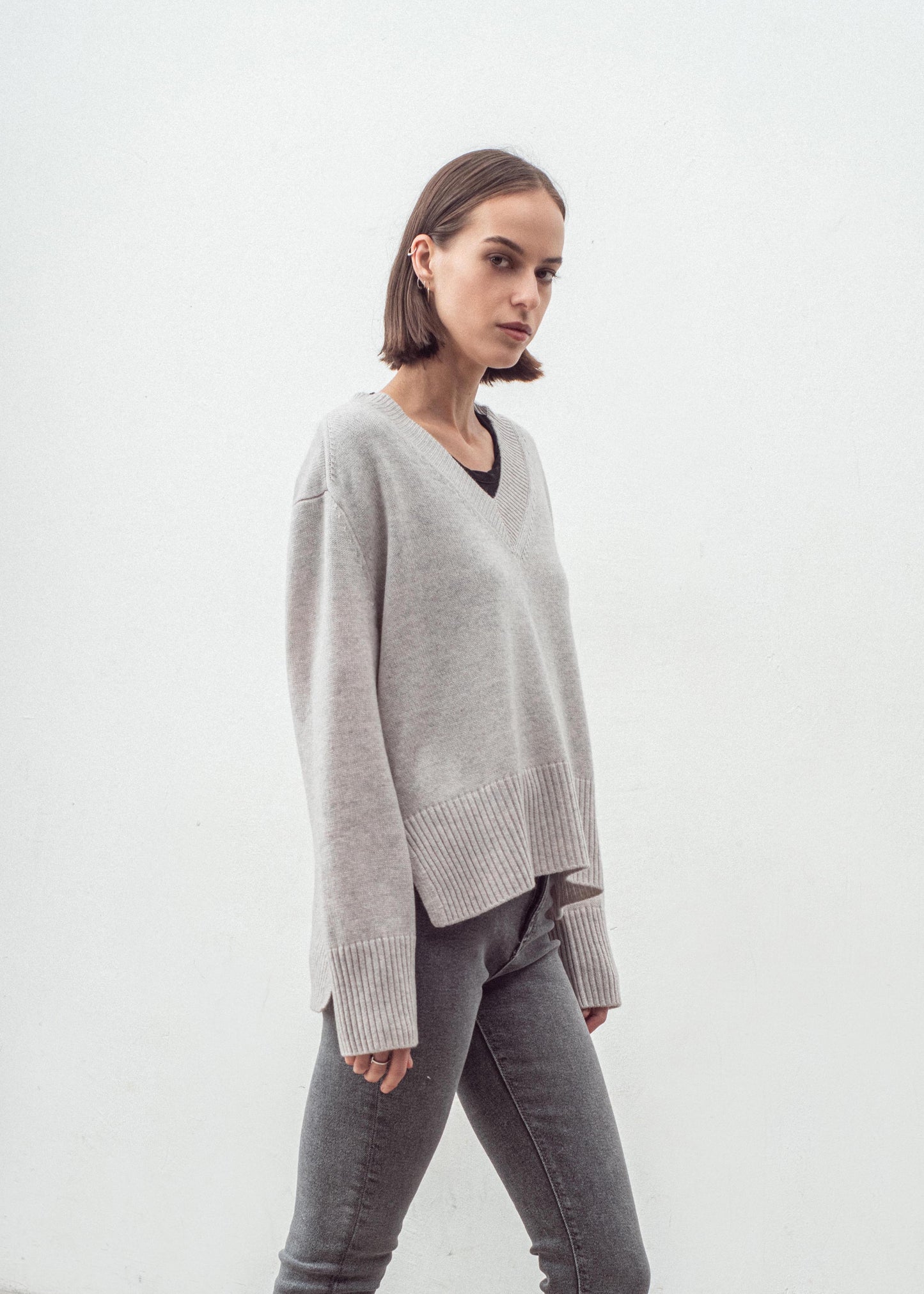 Aleger v-neck sweater frost side on