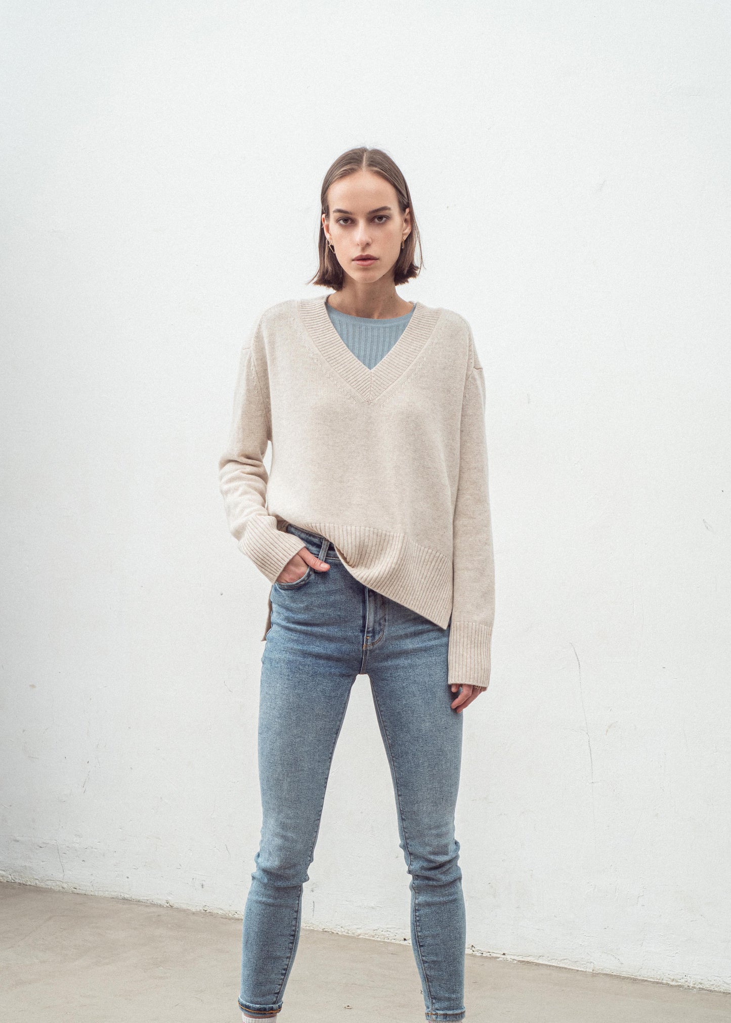 Aleger v-neck sweater shell model