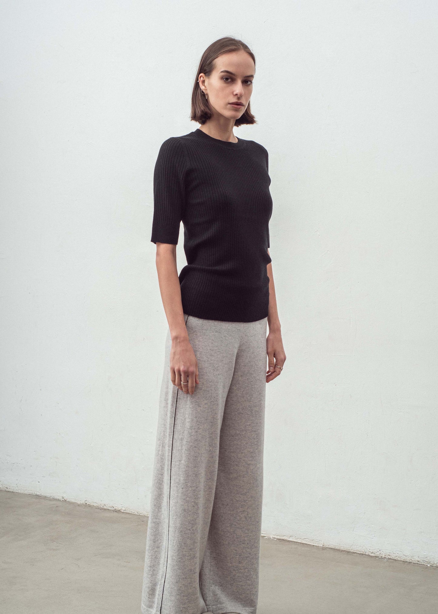aleger cashmere blend ribbed tee in black on model