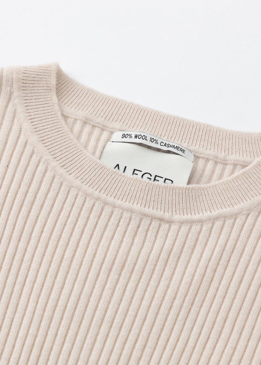aleger cashmere blend ribbed tee in light shell close up