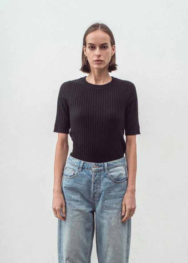 aleger cashmere blend ribbed tee in black tucked in