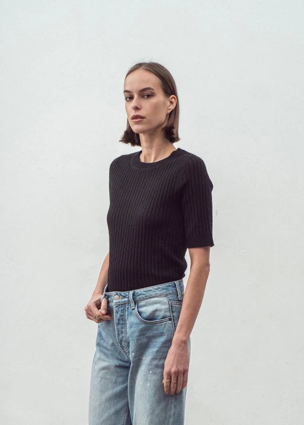 aleger cashmere blend ribbed tee in black
