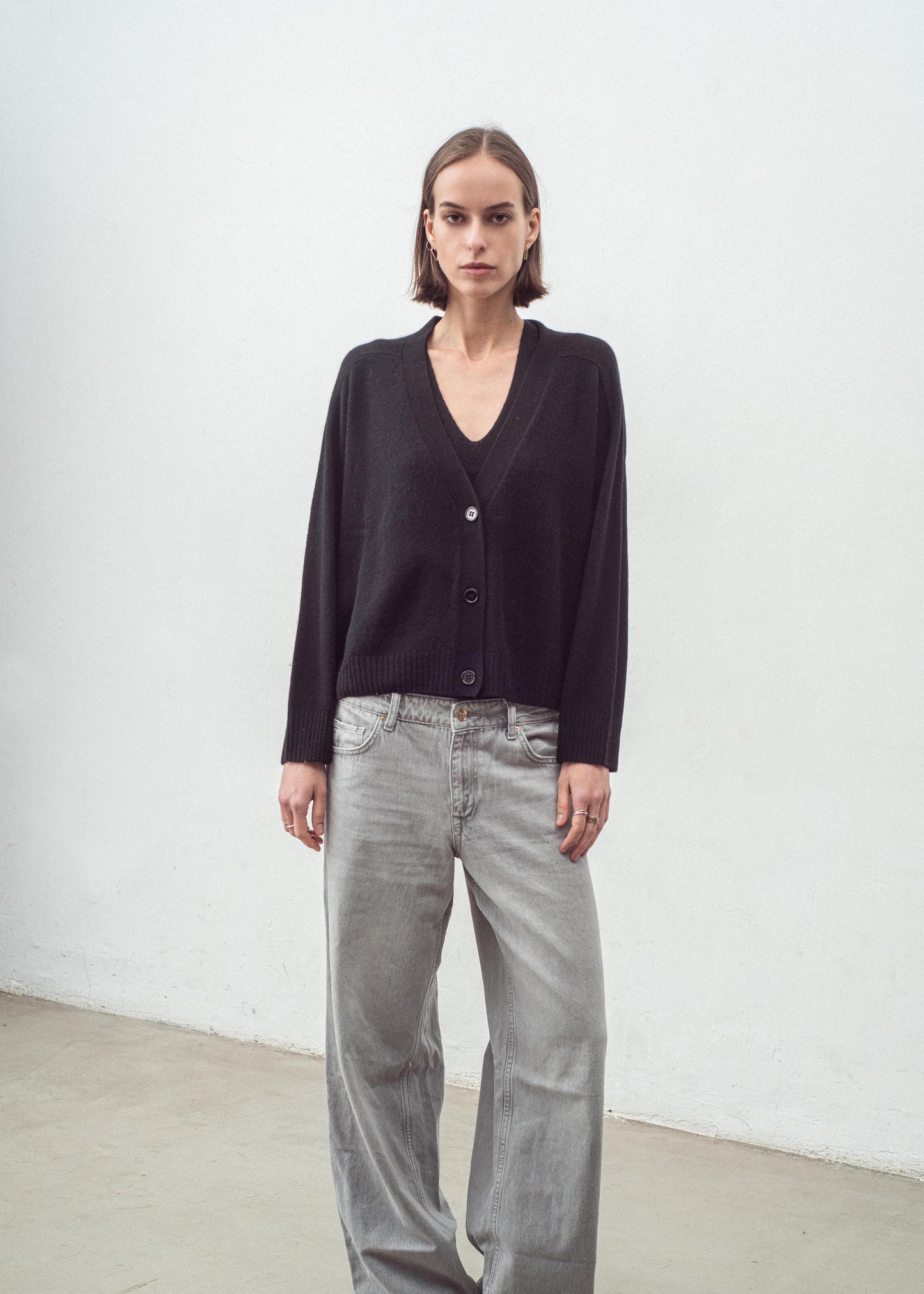 Aleger featherweight cardi in black