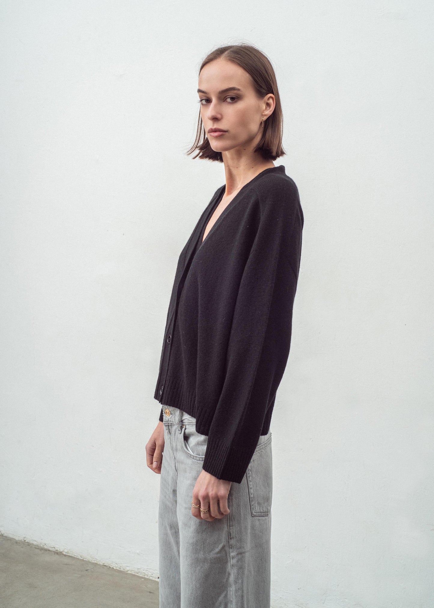 Aleger featherweight cardi in black side on
