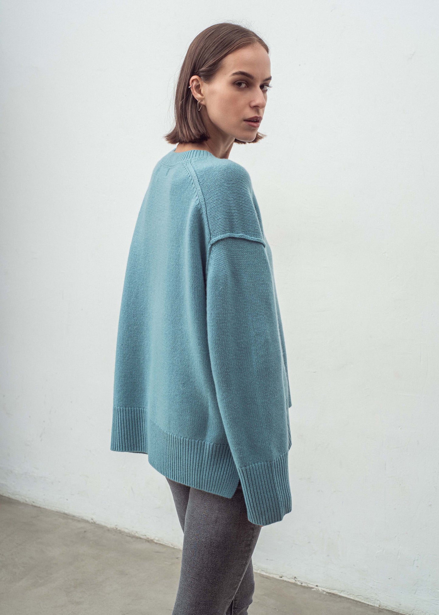 Aleger cashmere sweater in sicily blue side on