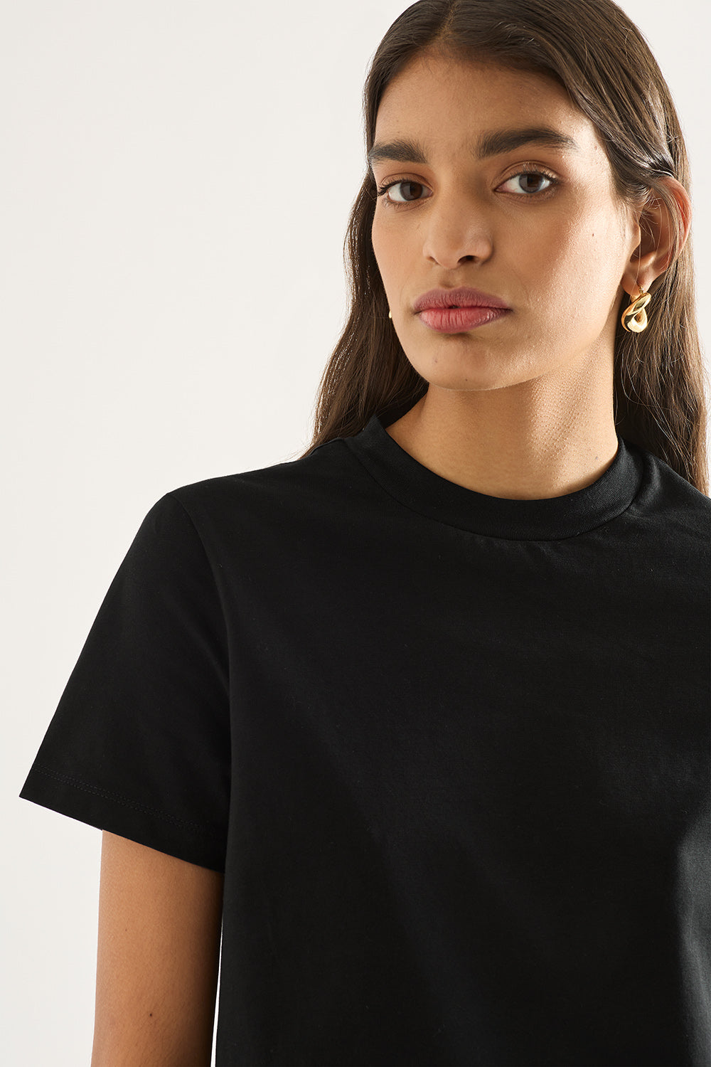 Outland Denim Good baby tee in black close shot