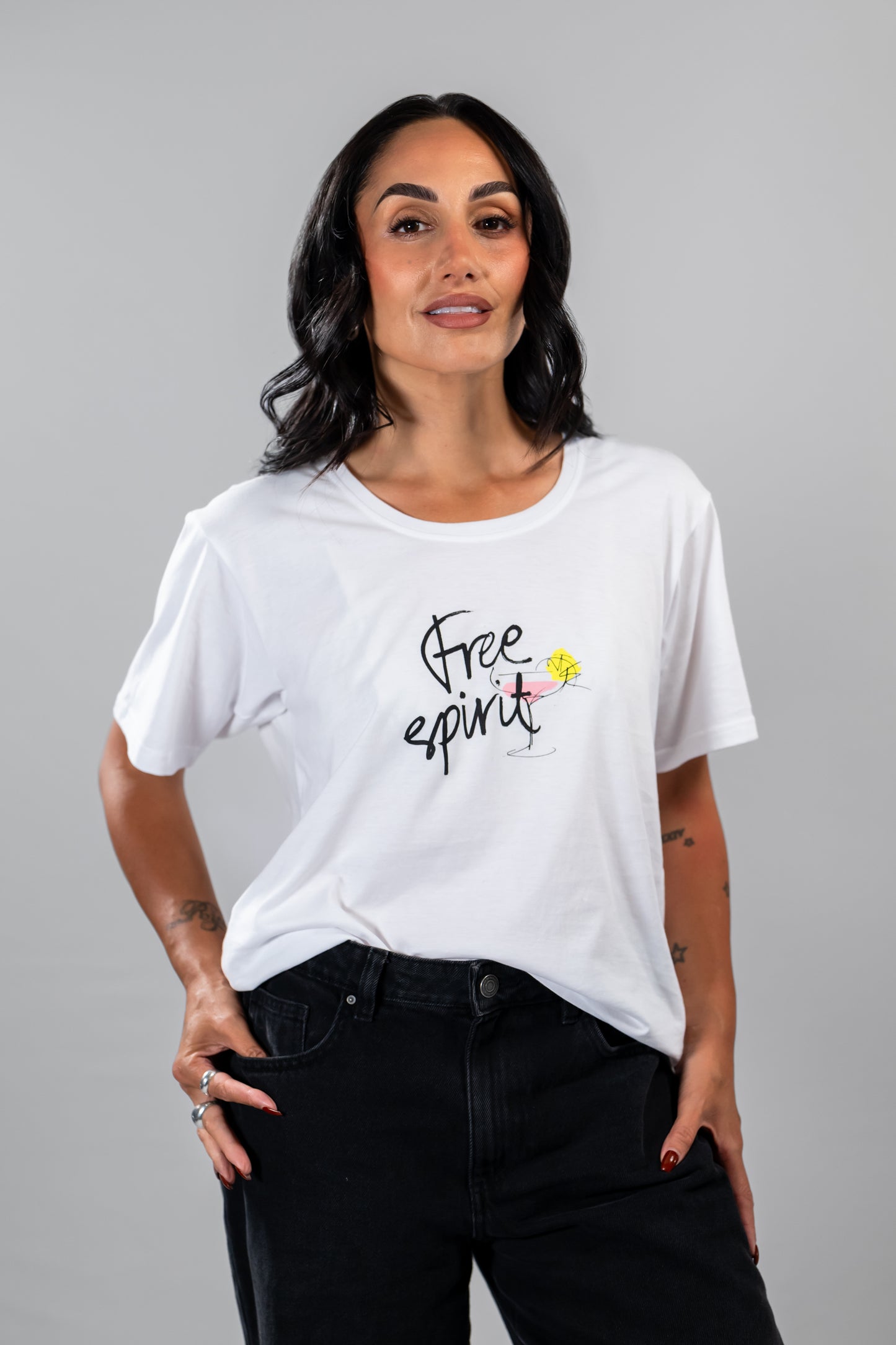 Nina Daisy classic white cotton tee – free spirit