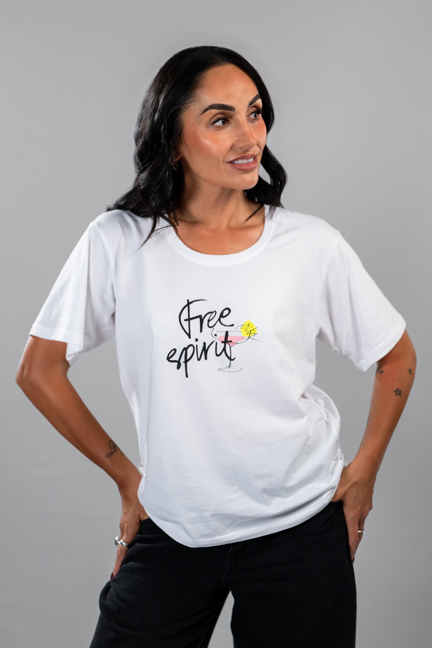 Nina Daisy classic white cotton tee – free spirit – untucked