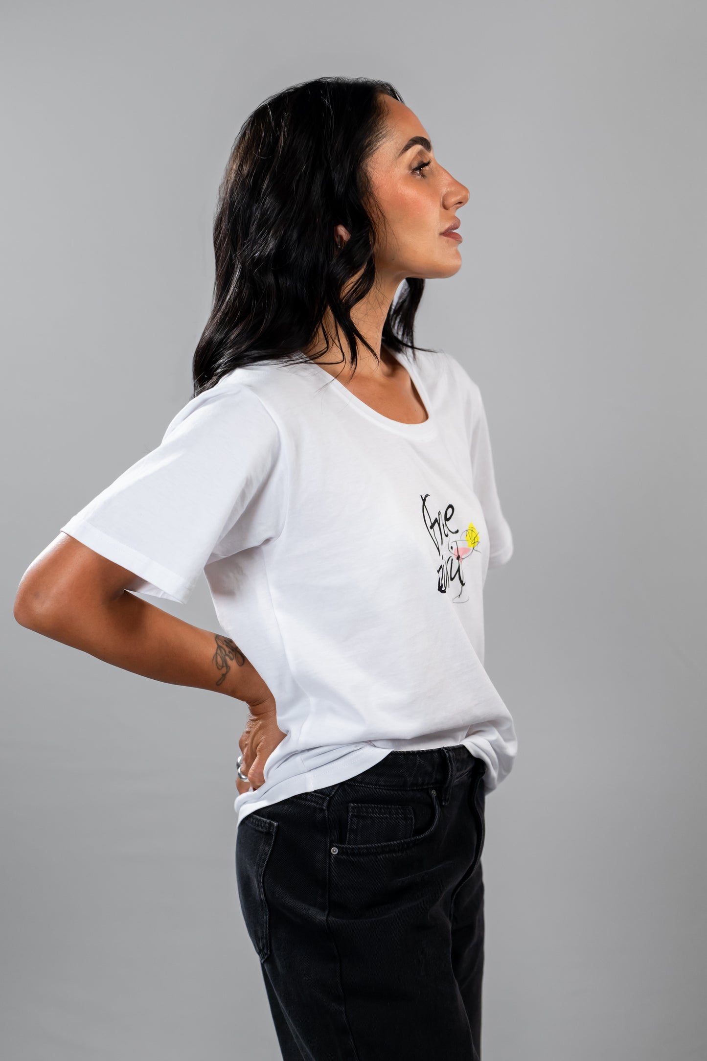 Nina Daisy classic white cotton tee – free spirit side angle
