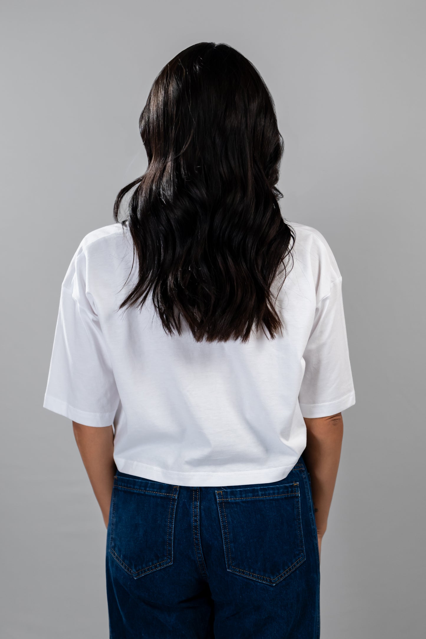 Nina Daisy women's white t-shirt crop back angle