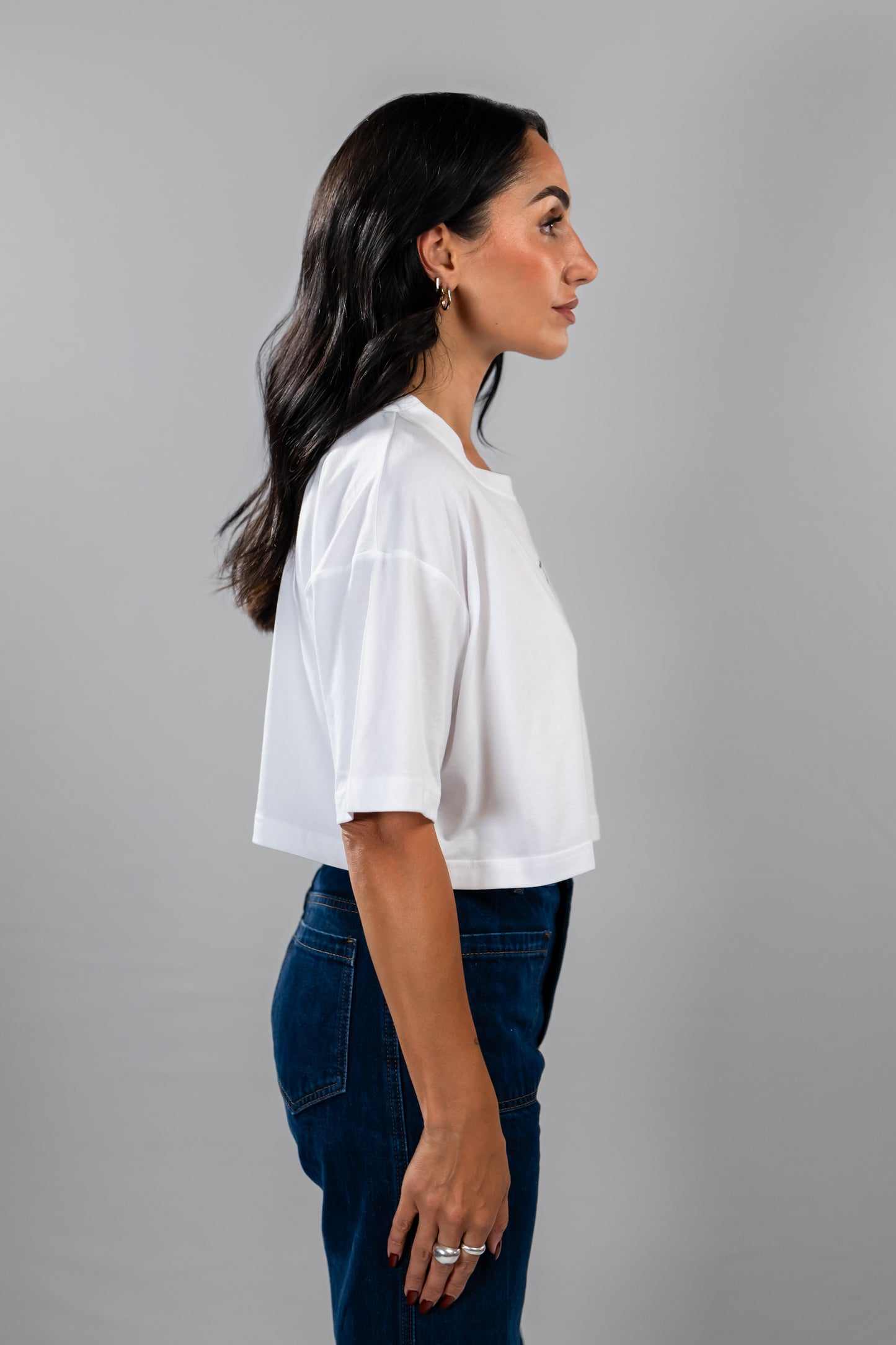 Nina Daisy women's white t-shirt crop – fresh as a daisy side angle