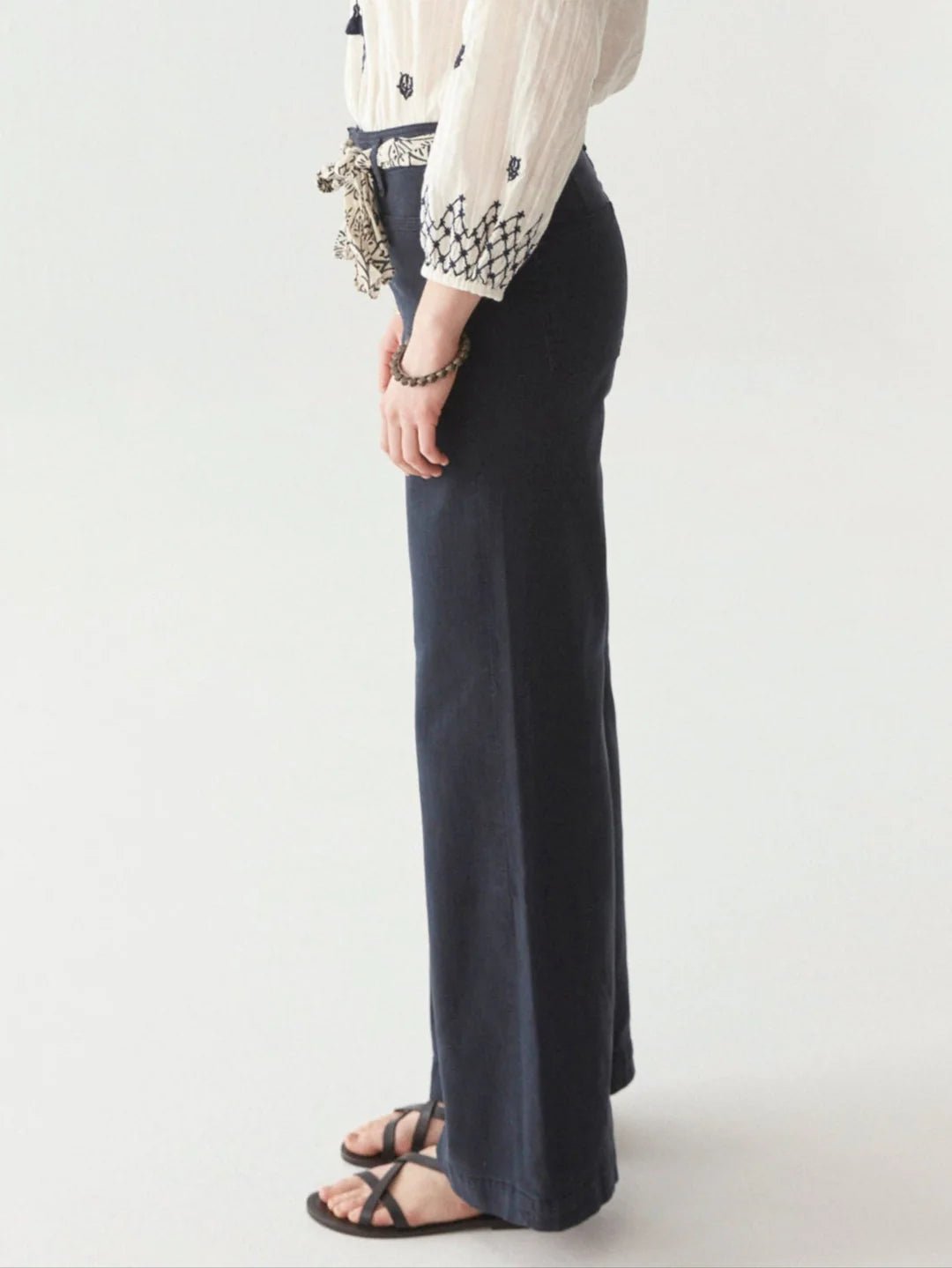Maison Hotel Edna Pant in navy side on