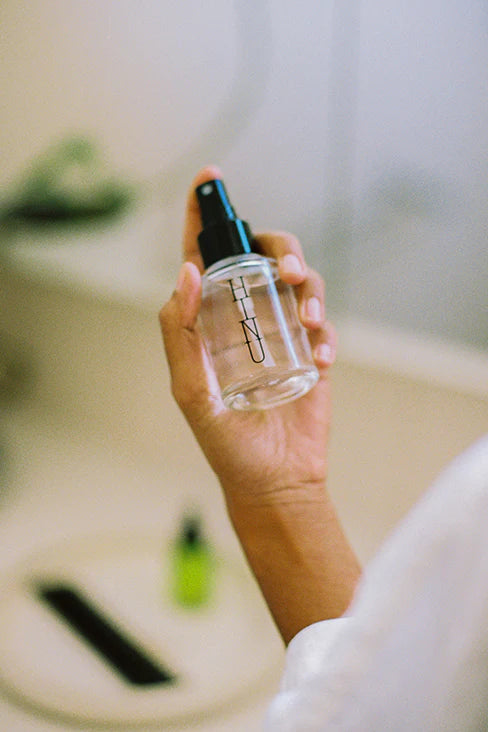 Hinu hydrating mist in hand