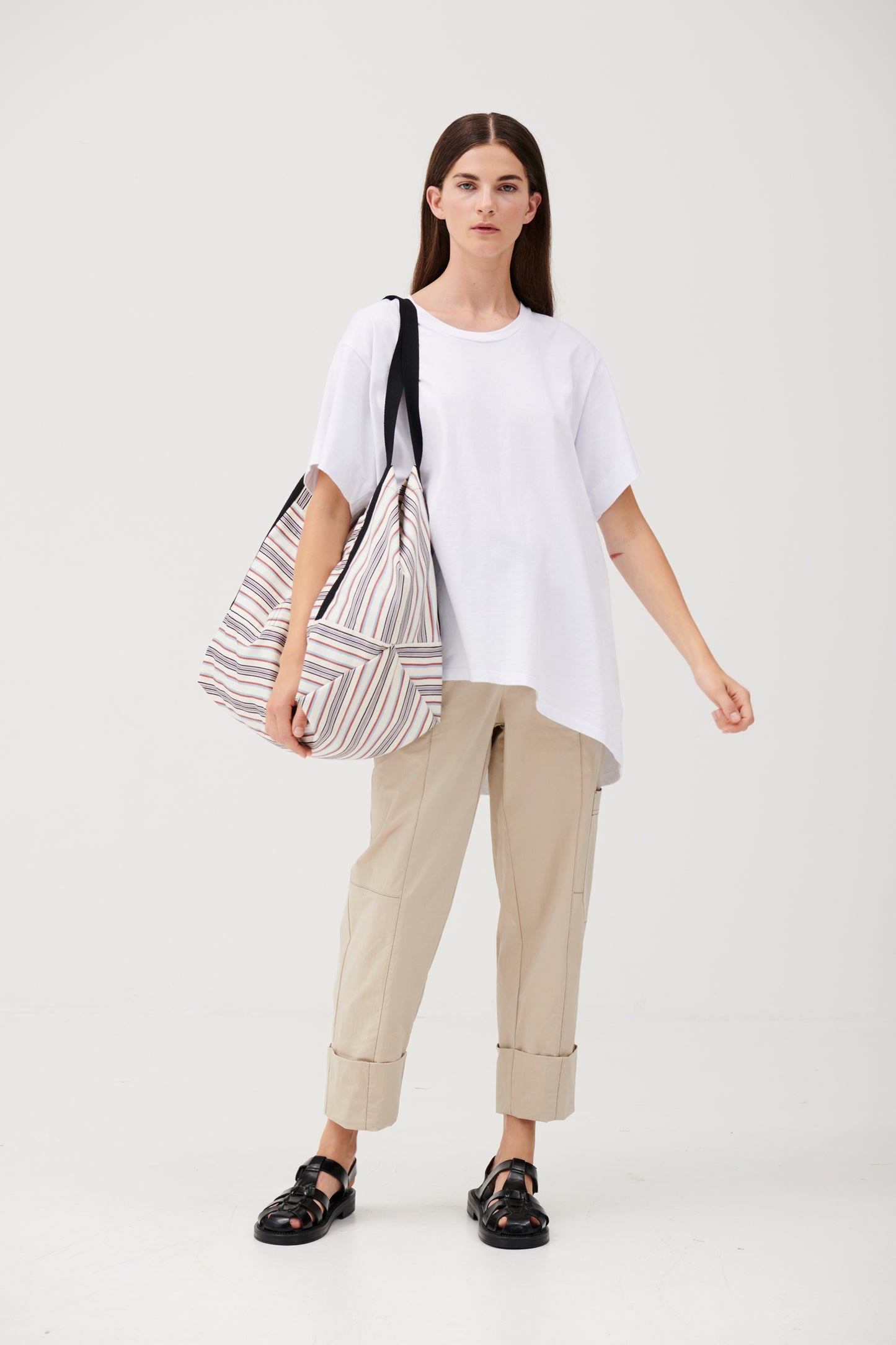 Cuspi stripe tote bag with model