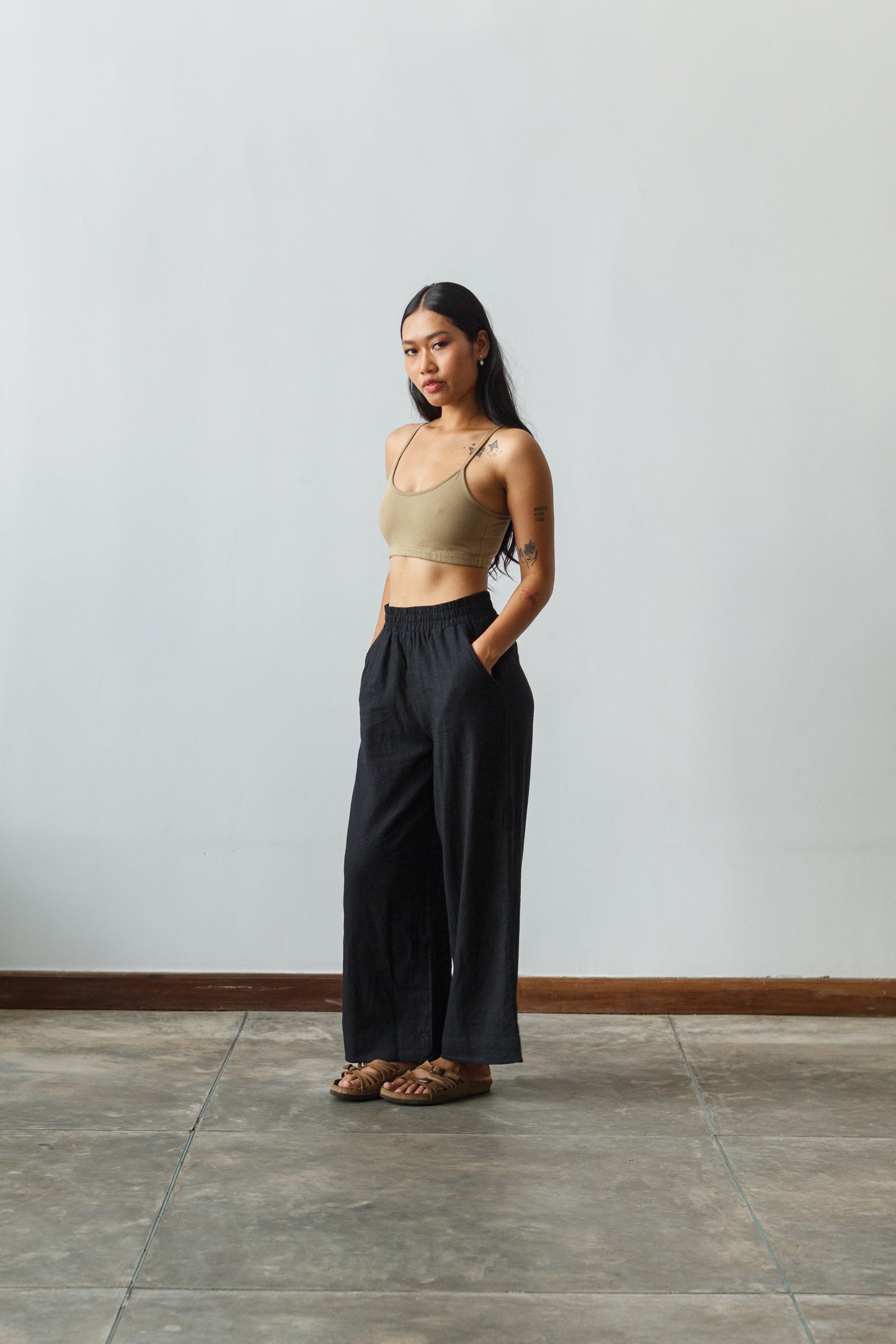 Dorsu wide leg linen pants in black