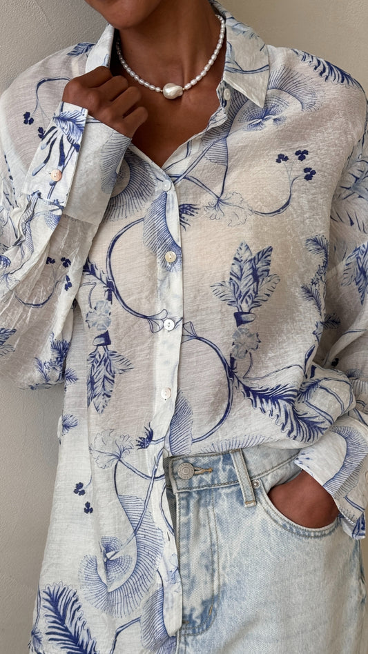 Charli – Maxine shirt in blue close up
