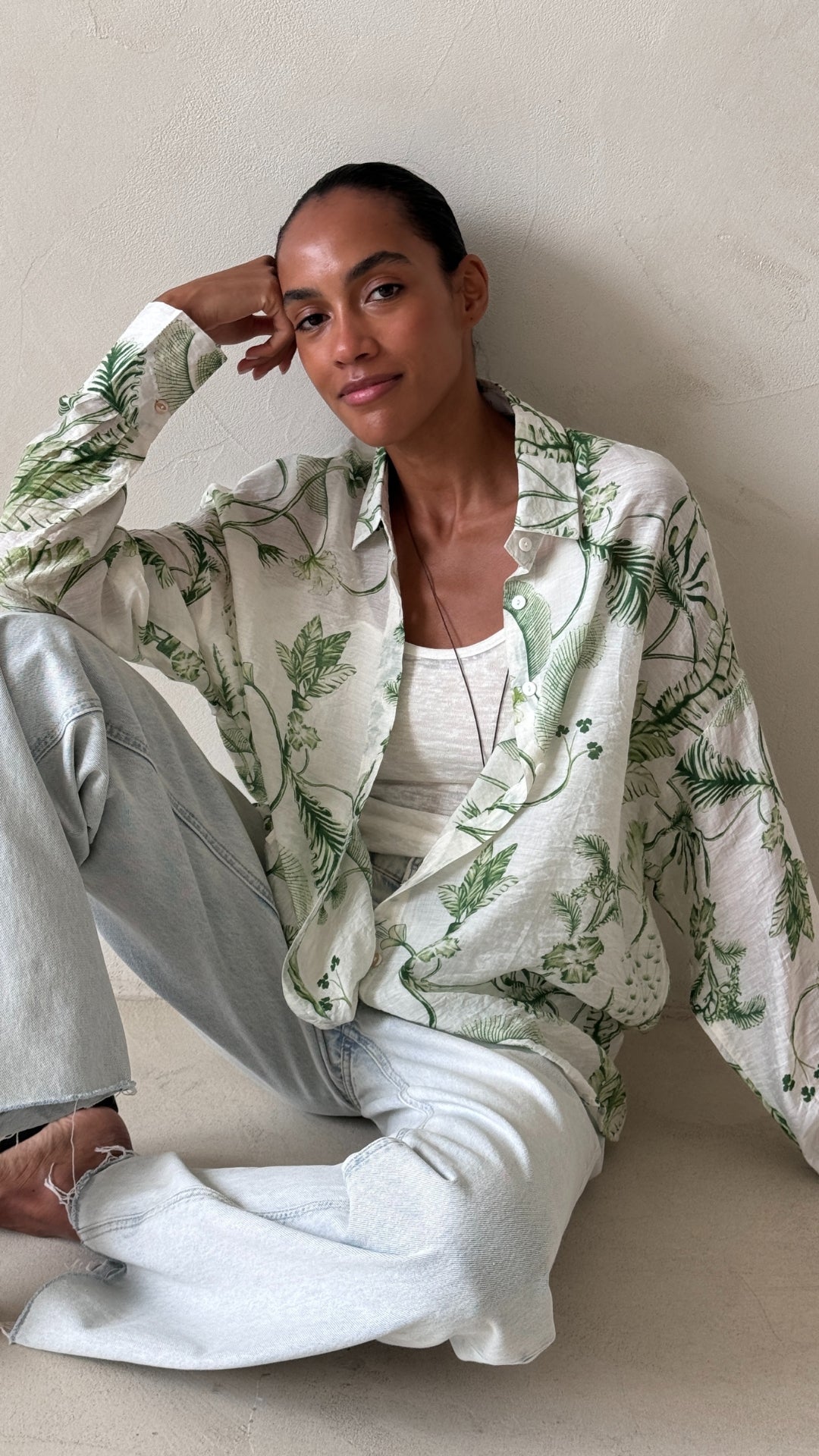 Charli Maxine shirt in green – model sitting