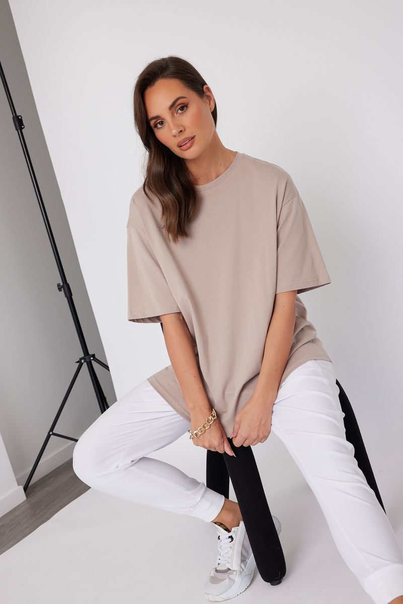 Alexandra women's Nix t-shirt in coco sitting on stool 