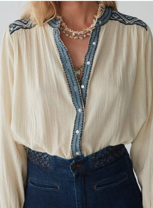 Maison Hotel Beth blouse front on close up