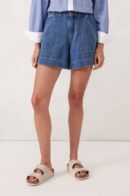Ceres LIfe Weekender Short in fresh indigo model 2