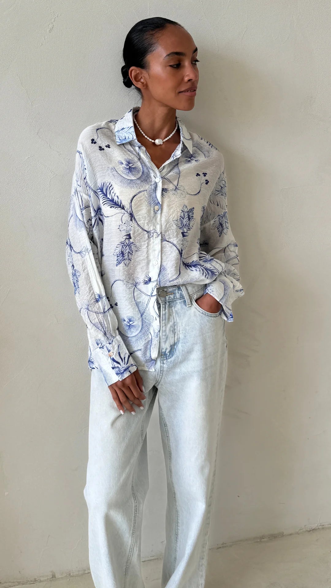 Charli – Maxine shirt in blue hand in pocket