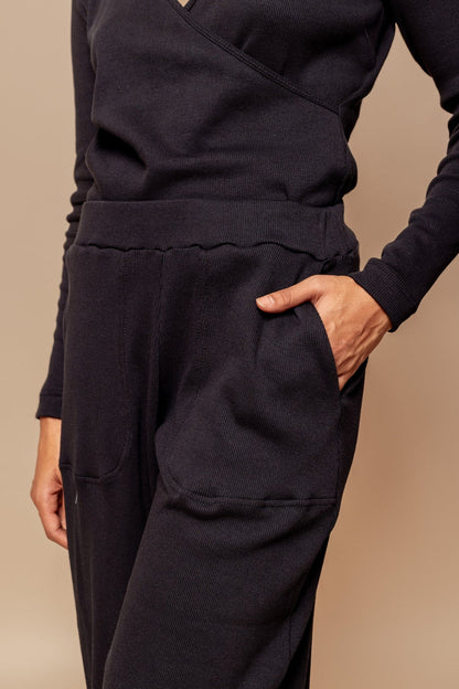 DK Active premonition pant black hand in pocket