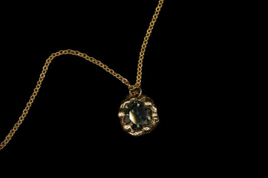 Sacral necklace 9ct yellow gold with green tourmaline close up