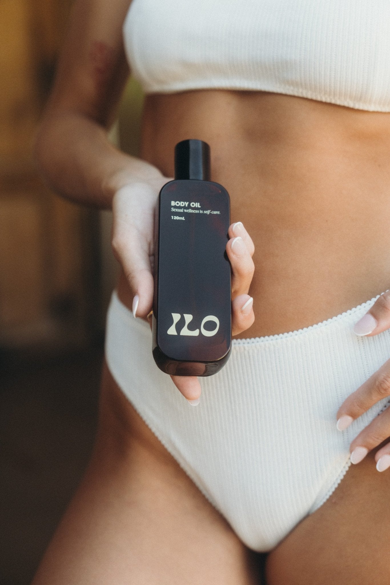 Ilo Wellness body oil with model