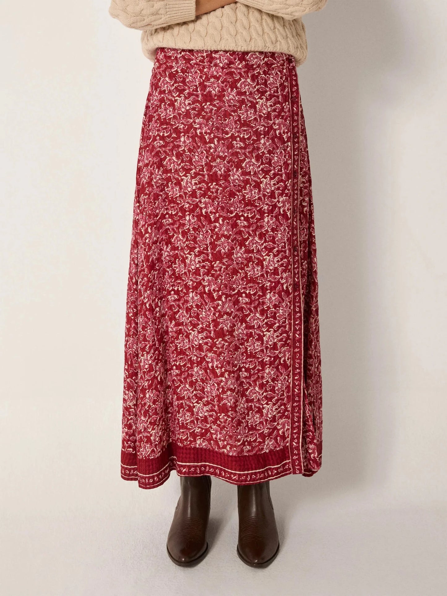 Maison Hotel Lana Skirt red lion 1