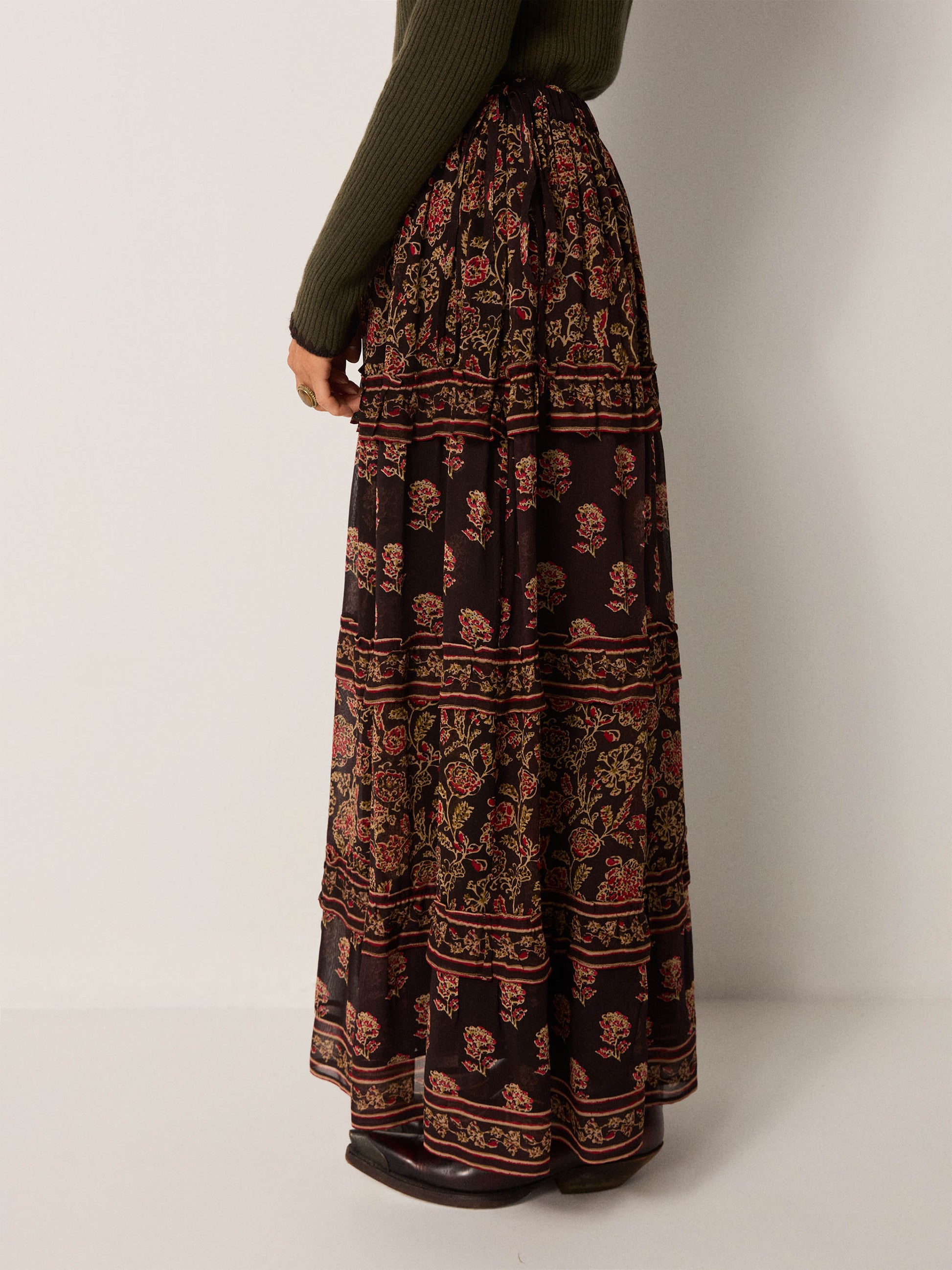 Maison Hotel Orazio skirt side on