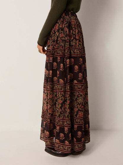 Maison Hotel Orazio skirt side on