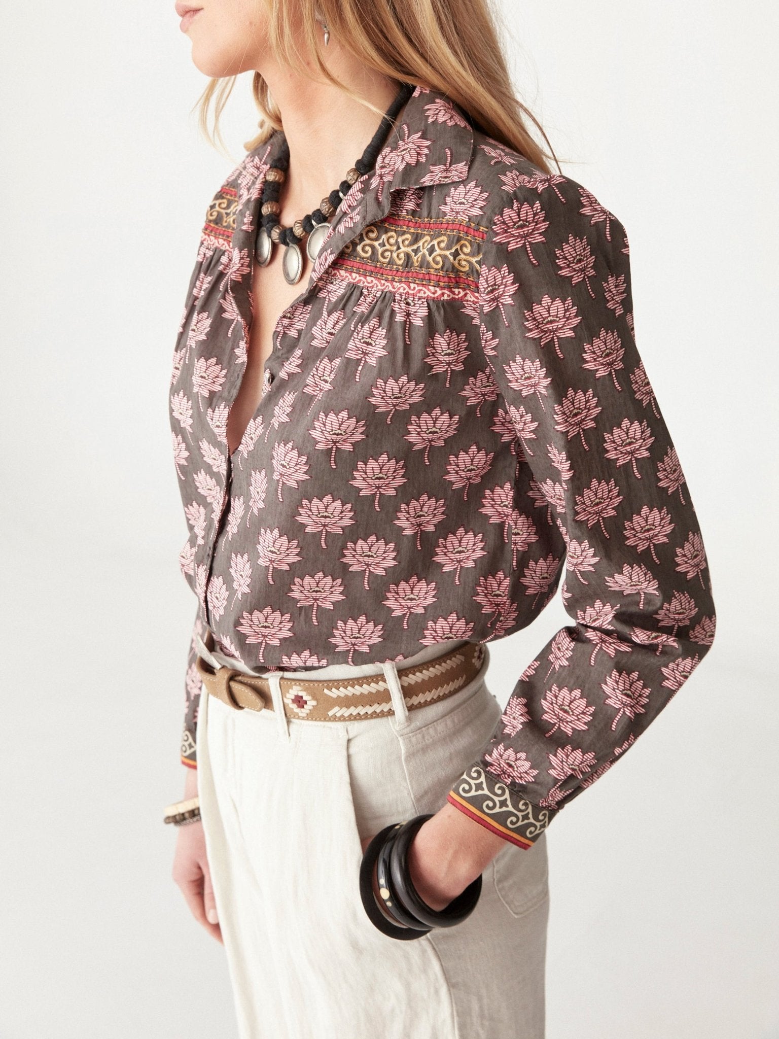 Maison Hotel Cohen Blouse – Lotus Mondrian on model 2