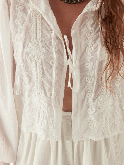 Maison Hotel Ludovica Pearl Blouse – lord Byron close up