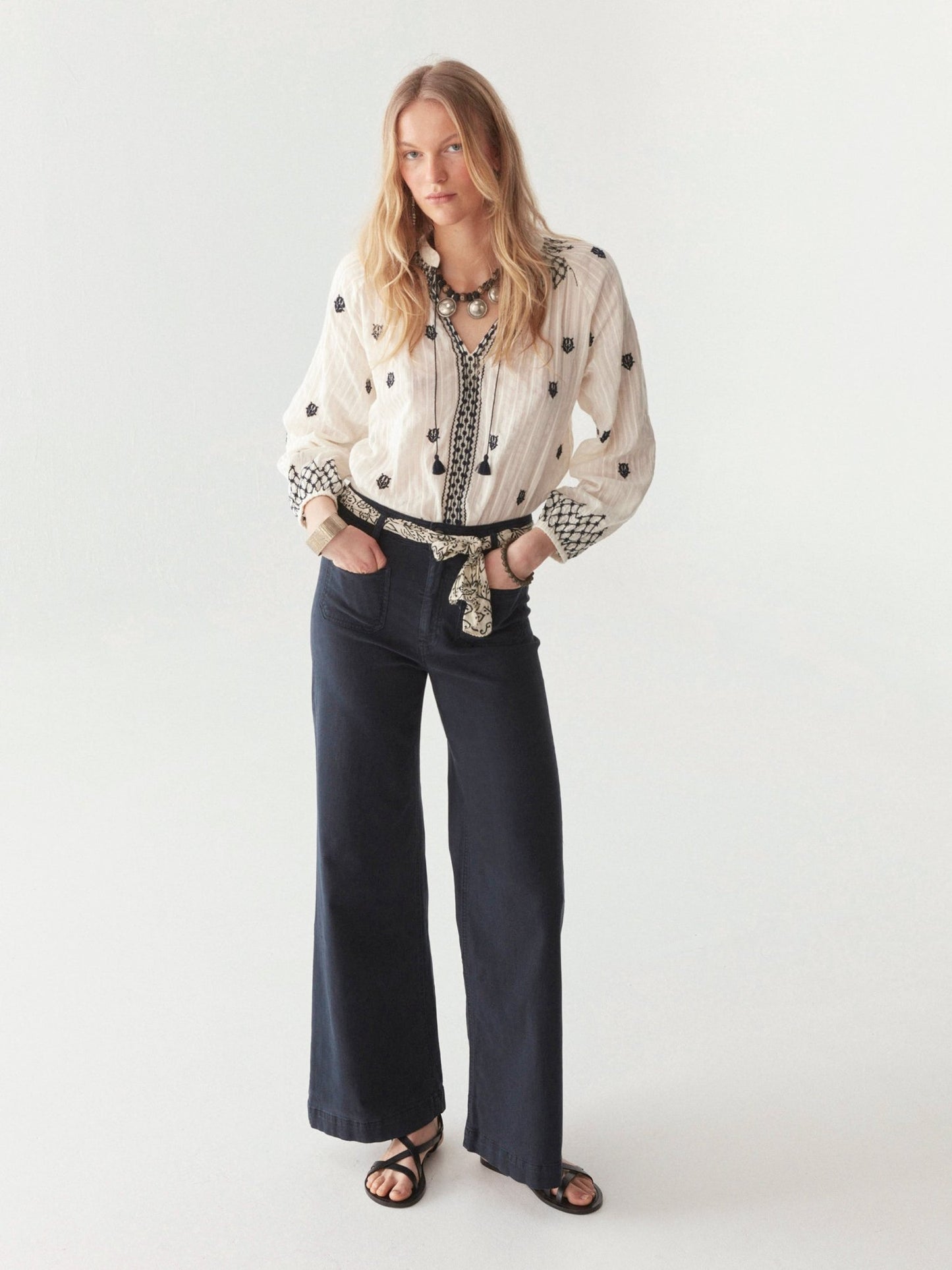 Maison Hotel Sybille Blouse blue lagoon image full length