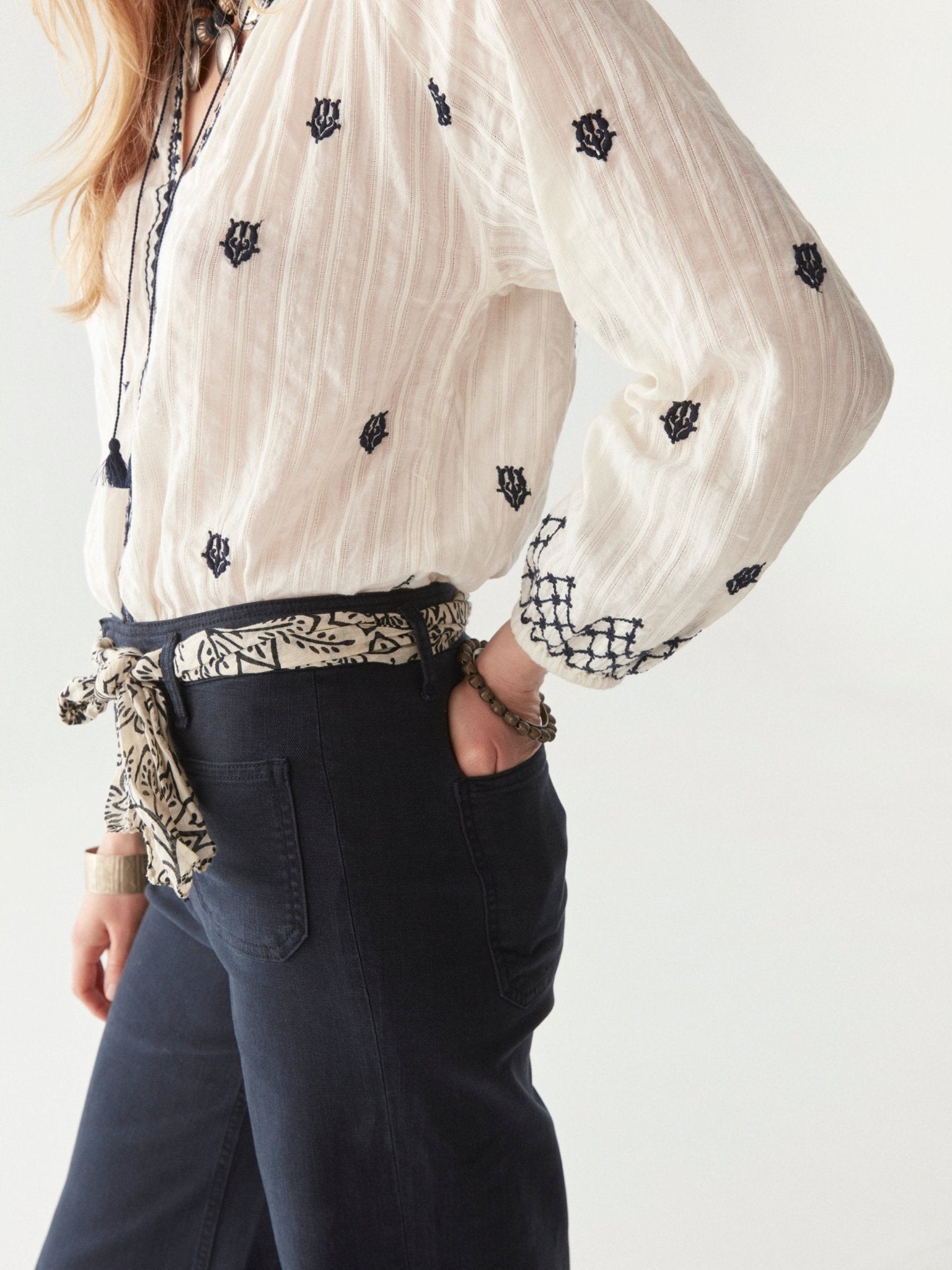 Maison Hotel Sybille Blouse blue lagoon close up hands in pocket
