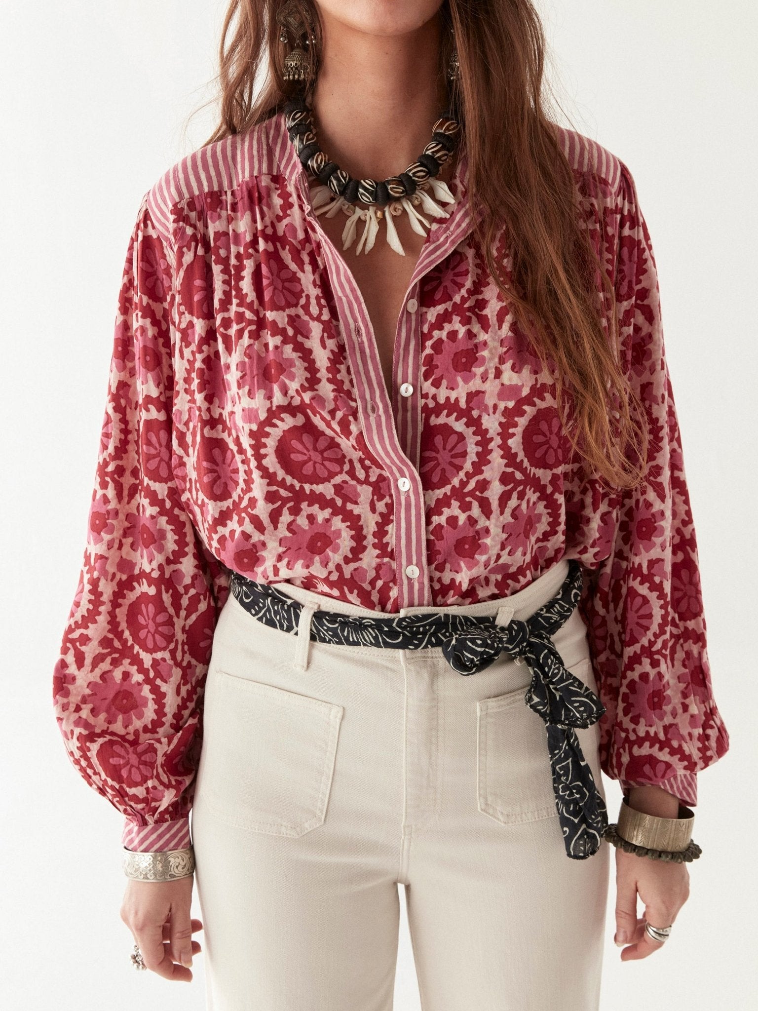 Maison Hotel Leandra Blouse flamingo grooves mid shot
