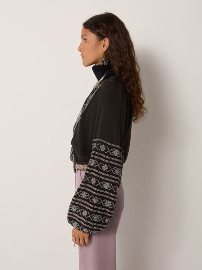 Maison Hotel Virginia Blouse in dusty Blue 3